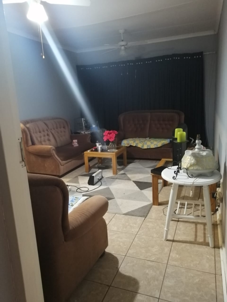 To Let 3 Bedroom Property for Rent in Riebeeckstad Free State